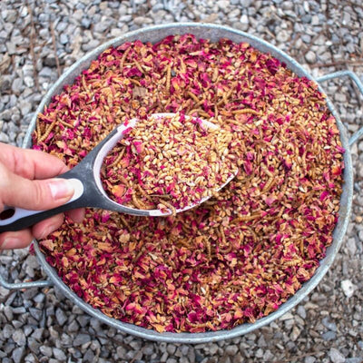 Bee A Beautiful Hen Herbal Treat with Mealworms, Wheat, Bee Pollen, & Rose Petals For Chickens - 16lbs